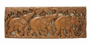 Деревянное резное панно "Три слона в джунглях"
