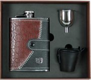 Подарочный набор VIRON 45300 (фляжка 230мл, 3 стаканчика, воронка) 18*21*6см